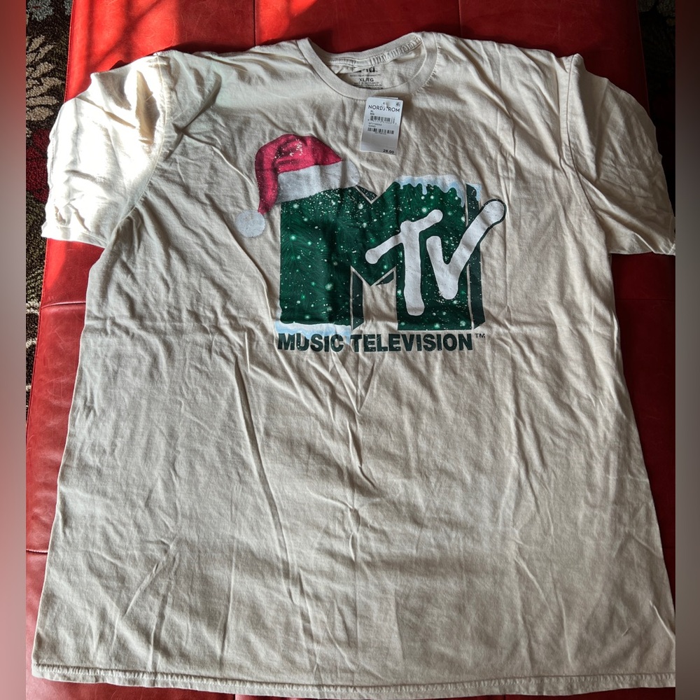 MTV cream colored Holiday T-Shirt size XL
